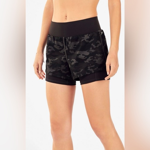 Fabletics Olesia Camo Gym Workout Athletic Double Shorts Sz S - Picture 1 of 10